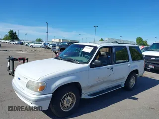 1995 Ford Explorer Eddie Bauer z VIN 1FMDU34XXSZA95353, wystawiony jako IAAI lot #42311338 z przebiegiem 199 013 mil mil oraz . Historia ofert i sprzedaży dostępna na DreamBid. Obrazek 2.