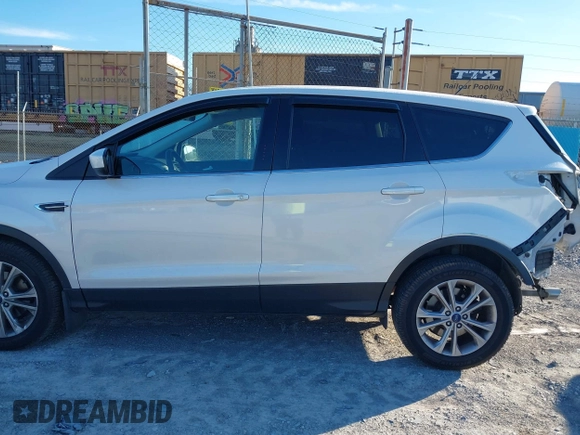 2017 Ford Escape SE z VIN 1FMCU0GD5HUB35744, wystawiony jako IAAI lot #41389972 z przebiegiem 171 623 mil mil oraz . Historia ofert i sprzedaży dostępna na DreamBid. Obrazek 15.