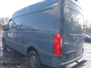 2019 Mercedes-Benz Sprinter Cargo Van with VIN WD4PF0CD8KP046669, listed as a IAAI auction lot 41575733 with 140,492 mi miles. Bid and sale history available at carsss.com. Image 3.