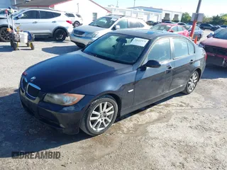2006 BMW 3 Series 325i with VIN WBAVB13526PT00892, listed as a IAAI auction lot 41652474 with 189,334 mi miles. Bid and sale history available at carsss.com. Image 2.