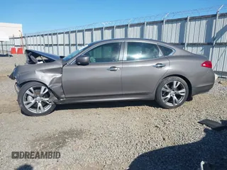 2012 Infiniti M z VIN JN1BY1AP9CM331114, wystawiony jako IAAI lot #42051928 z przebiegiem 247 419 mil mil oraz . Historia ofert i sprzedaży dostępna na DreamBid. Obrazek 15.
