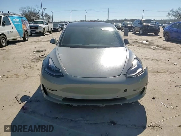2022 Tesla Model 3 z VIN 5YJ3E1EA5NF124425, wystawiony jako Copart lot #43804405 z przebiegiem 57 412 mil mil oraz Szkoda całkowita • Salvage title. Historia ofert i sprzedaży dostępna na DreamBid. Obrazek 10.