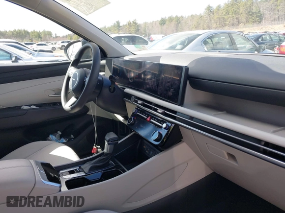 2025 Hyundai Tucson SEL with VIN 3KMJBCDE1SE002692, listed as a IAAI auction lot 41882287 with 5,774 mi miles and . Bid and sale history available at carsss.com. Image 5.