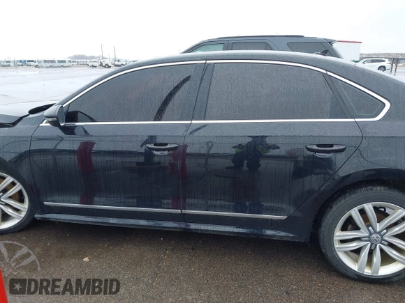 2017 Volkswagen Passat SE z VIN 1VWGT7A32HC017669, wystawiony jako IAAI lot #41938824 z przebiegiem 122 323 mil mil oraz . Historia ofert i sprzedaży dostępna na DreamBid. Obrazek 14.