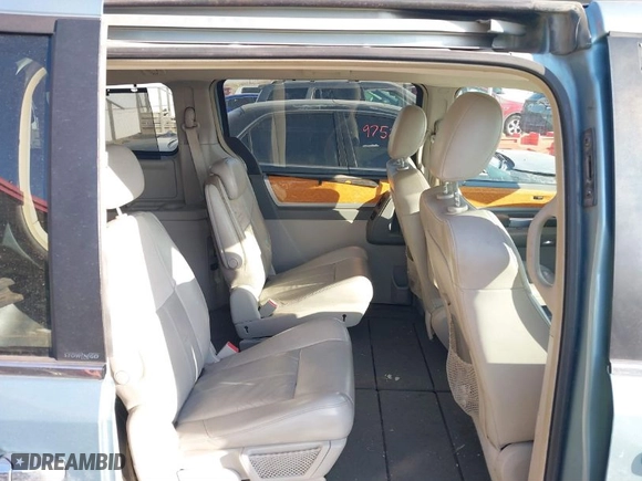 2010 Chrysler Town & Country Limited with VIN 2A4RR6DX9AR153422, listed as a IAAI auction lot 41686509 with 237,868 mi miles. Bid and sale history available at carsss.com. Image 8.