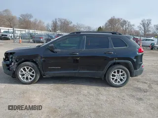 2017 Jeep Cherokee Sport с VIN 1C4PJLAB7HW669467, выставлен на аукционе IAAI как лот 41849030 с пробегом 170 265 миль миль и . История ставок и продаж доступна на DreamBid. Изображение 14.