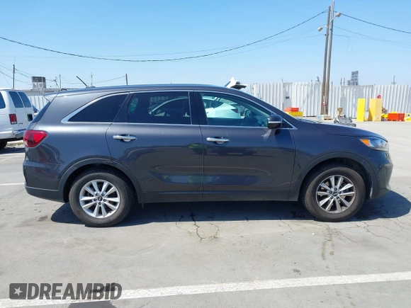 2019 Kia Sorento L z VIN 5XYPG4A38KG536055, wystawiony jako IAAI lot #42337435 z przebiegiem 48 184 mil mil oraz . Historia ofert i sprzedaży dostępna na DreamBid. Obrazek 14.