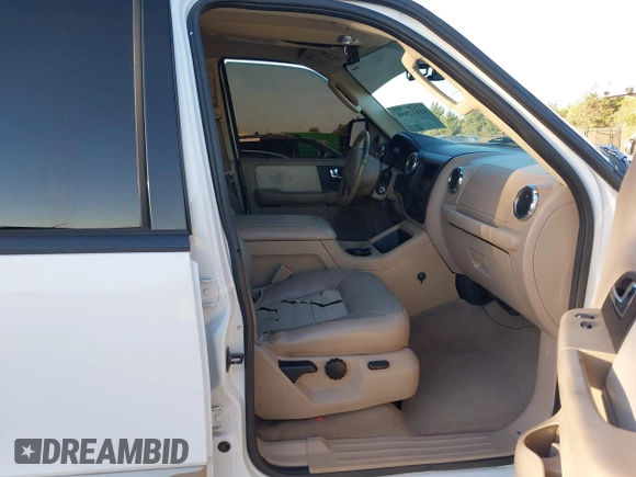 2006 Ford Expedition Eddie Bauer z VIN 1FMFU18586LA33979, wystawiony jako IAAI lot #41612898 z przebiegiem 250 956 mil mil oraz . Historia ofert i sprzedaży dostępna na DreamBid. Obrazek 5.