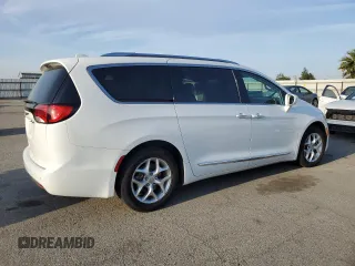 2018 Chrysler Pacifica Touring L Plus z VIN 2C4RC1EG1JR121816, wystawiony jako Copart lot #54615585 z przebiegiem 157 900 mil mil oraz Tytuł czysty. Historia ofert i sprzedaży dostępna na DreamBid. Obrazek 3.
