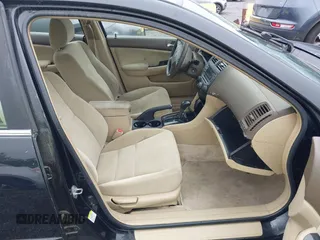 2007 Honda Accord LX SE z VIN 1HGCM56347A060871, wystawiony jako IAAI lot #42525456 z przebiegiem 205 285 mil mil oraz . Historia ofert i sprzedaży dostępna na DreamBid. Obrazek 5.