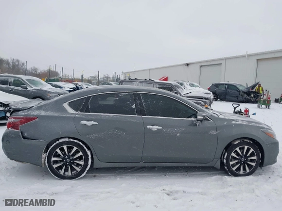 2018 Nissan Altima 2.5 SV with VIN 1N4AL3AP0JC136949, listed as a IAAI auction lot 41572923 with 69,000 mi miles. Bid and sale history available at carsss.com. Image 13.