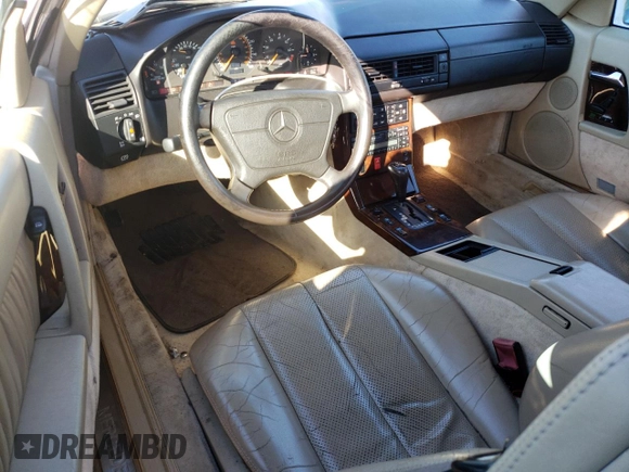 1995 Mercedes-Benz SL z VIN WDBFA63E8SF123853, wystawiony jako Copart lot #45917634 z przebiegiem 112 416 mil mil oraz Nie do naprawy. Historia ofert i sprzedaży dostępna na DreamBid. Obrazek 8.