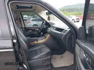 2011 Land Rover Range Rover Sport HSE Lux z VIN SALSK2D41BA284871, wystawiony jako IAAI lot #42354891 z przebiegiem 155 554 mil mil oraz . Historia ofert i sprzedaży dostępna na DreamBid. Obrazek 5.