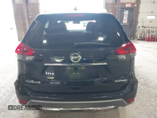 2018 Nissan Rogue SV z VIN KNMAT2MV7JP610600, wystawiony jako IAAI lot #42171714 z przebiegiem 70 299 mil mil oraz . Historia ofert i sprzedaży dostępna na DreamBid. Obrazek 16.