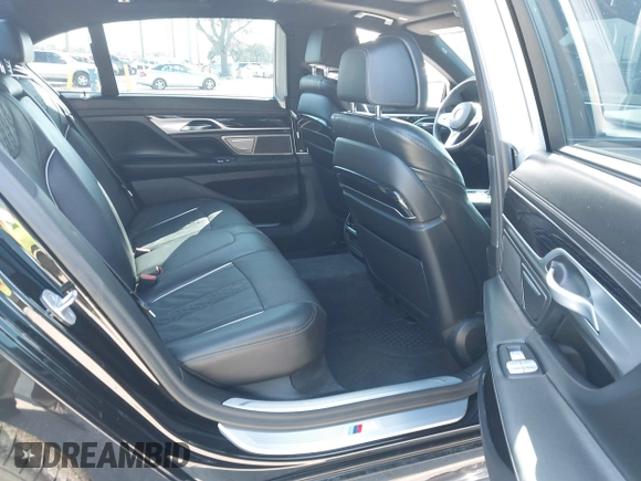 2022 BMW 7 Series 740i with VIN WBA7T2C04NCG89916, listed as a IAAI auction lot 41319575 with 31,062 mi miles. Bid and sale history available at carsss.com. Image 8.