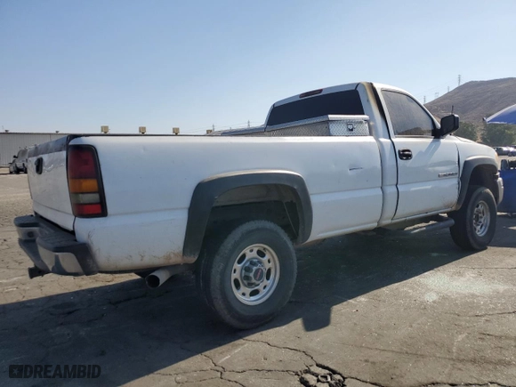 2006 GMC Sierra 2500HD Work Truck with VIN 1GTHC24U46E176421, listed as a Copart auction lot 70282594 with 0 mi miles and Salvage Title. Bid and sale history available at carsss.com. Image 3.