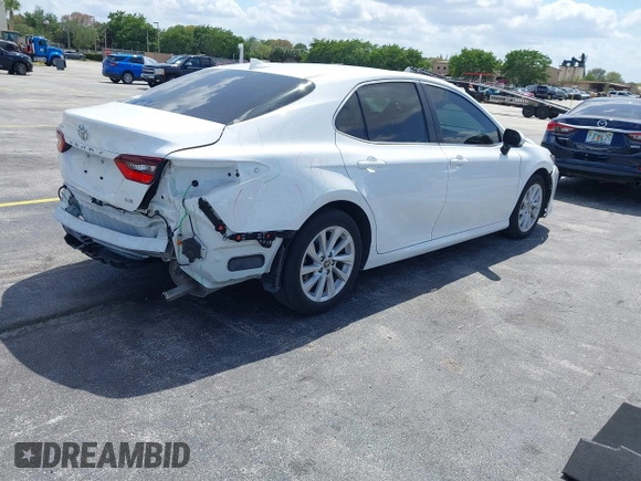2024 Toyota Camry LE z VIN 4T1R11AK5RU881936, wystawiony jako IAAI lot #42080937 z przebiegiem 13 302 mil mil oraz . Historia ofert i sprzedaży dostępna na DreamBid. Obrazek 4.