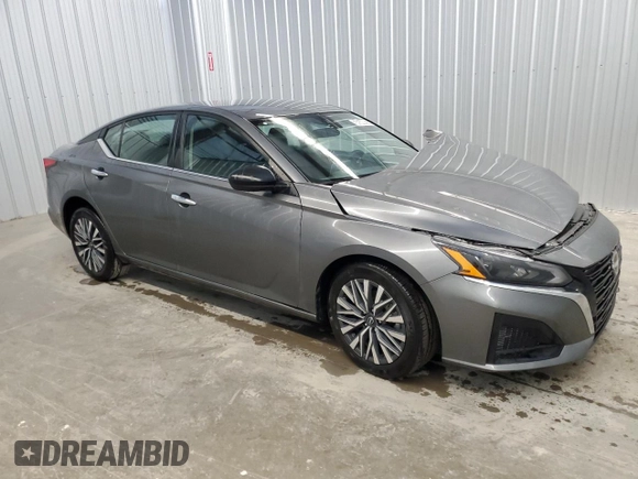 2025 Nissan Altima SV z VIN 1N4BL4DV2SN320249, wystawiony jako Copart lot #56504895 z przebiegiem 12 327 mil mil oraz Szkoda całkowita • Salvage title. Historia ofert i sprzedaży dostępna na DreamBid. Obrazek 4.