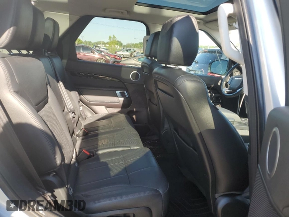 2019 Land Rover Discovery SE with VIN SALRG2RV1KA094702, listed as a Copart auction lot 60270784 with 67,903 mi miles and Clean Title. Bid and sale history available at carsss.com. Image 11.