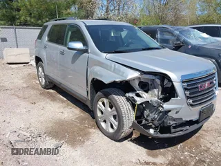 2017 GMC Terrain SLT z VIN 2GKFLUE31H6260426, wystawiony jako IAAI lot #42233364 z przebiegiem 133 711 mil mil oraz . Historia ofert i sprzedaży dostępna na DreamBid. Obrazek 1.