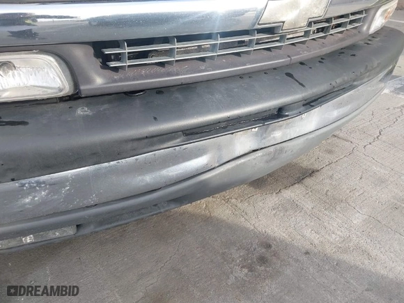 2001 Chevrolet Silverado 1500 LS with VIN 2GCEC19V811360625, listed as a IAAI auction lot 41733223 with 275,968 mi miles. Bid and sale history available at carsss.com. Image 20.