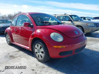 2008 Volkswagen New Beetle Coupe S with VIN 3VWPW31CX8M526844, listed as a IAAI auction lot 41672088 with 141,506 mi miles. Bid and sale history available at carsss.com. Image 1.