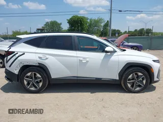 2025 Hyundai Tucson SEL z VIN 5NMJB3DE6SH461535, wystawiony jako IAAI lot #42337372 z przebiegiem 19 791 mil mil oraz . Historia ofert i sprzedaży dostępna na DreamBid. Obrazek 13.