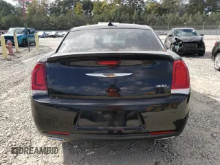 2020 Chrysler 300 S z VIN 2C3CCABTXLH122919, wystawiony jako Copart lot #78414584 z przebiegiem 122 180 mil mil oraz Szkody całkowita. Historia ofert i sprzedaży dostępna na DreamBid. Obrazek 6.