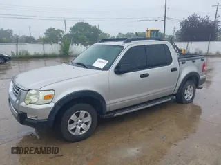 2008 Ford Explorer Sport Trac XLT z VIN 1FMEU51EX8UA20094, wystawiony jako IAAI lot #42409992 z przebiegiem 168 718 mil mil oraz . Historia ofert i sprzedaży dostępna na DreamBid. Obrazek 2.