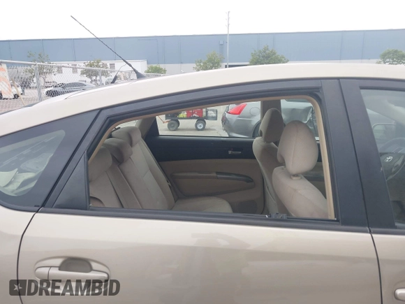 2005 Toyota Prius with VIN JTDKB20U350126328, listed as a IAAI auction lot 42098924 with 237,916 mi miles. Bid and sale history available at carsss.com. Image 17.