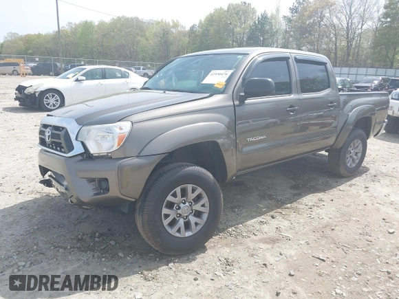 2015 Toyota Tacoma PreRunner z VIN 5TFJX4GN7FX043923, wystawiony jako IAAI lot #41930476 z przebiegiem 151 399 mil mil oraz . Historia ofert i sprzedaży dostępna na DreamBid. Obrazek 17.