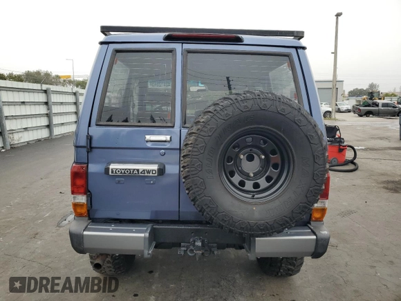 1995 Toyota Land Cruiser z VIN RJ700008084, wystawiony jako Copart lot #42412845 z przebiegiem 115 152 mil mil oraz Szkoda całkowita • Salvage title. Historia ofert i sprzedaży dostępna na DreamBid. Obrazek 6.