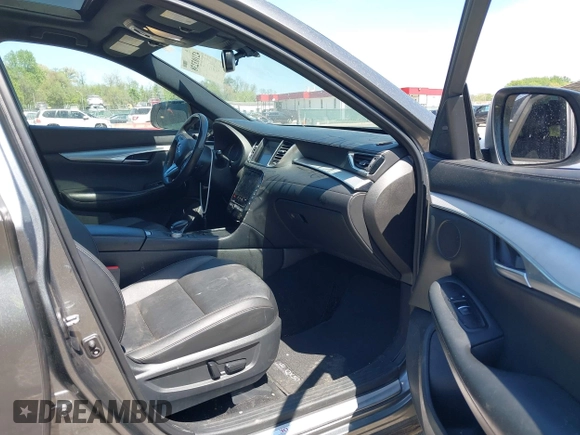 2020 Infiniti QX50 Luxe z VIN 3PCAJ5M39LF113955, wystawiony jako IAAI lot #42103238 z przebiegiem 94 886 mil mil oraz . Historia ofert i sprzedaży dostępna na DreamBid. Obrazek 5.