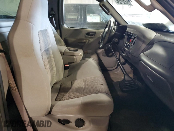 2003 Ford F-150 XL с VIN 2FTRF17223CA11632, выставлен на аукционе Copart как лот 84351334 с пробегом 110 200 миль миль и Списание • Salvage title. История ставок и продаж доступна на DreamBid. Изображение 10.