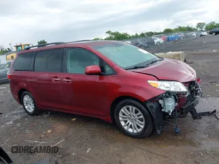 2015 Toyota Sienna XLE z VIN 5TDYK3DC9FS569714, wystawiony jako IAAI lot #42297410 z przebiegiem 114 802 mil mil oraz . Historia ofert i sprzedaży dostępna na DreamBid. Obrazek 14.