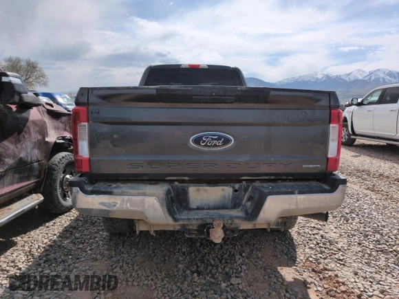 2019 Ford F-250 XL z VIN 1FT7X2B67KEC11385, wystawiony jako Copart lot #52757505 z przebiegiem 160 083 mil mil oraz Czysty tytuł • Clean title. Historia ofert i sprzedaży dostępna na DreamBid. Obrazek 6.