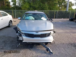 2020 Kia Optima SE z VIN 5XXGT4L33LG438808, wystawiony jako IAAI lot #41901977 z przebiegiem 111 126 mil mil oraz . Historia ofert i sprzedaży dostępna na DreamBid. Obrazek 6.