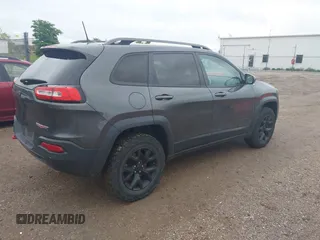 2016 Jeep Cherokee Trailhawk z VIN 1C4PJMBS7GW372623, wystawiony jako IAAI lot #42336107 z przebiegiem 231 887 mil mil oraz . Historia ofert i sprzedaży dostępna na DreamBid. Obrazek 4.
