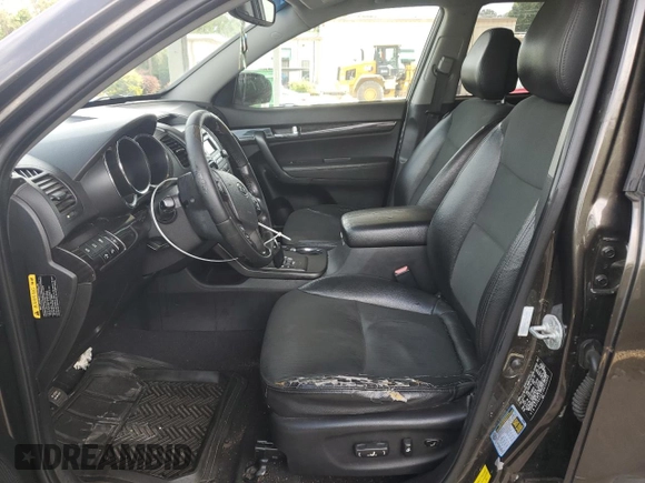 2011 Kia Sorento EX with VIN 5XYKU3A11BG134695, listed as a Copart auction lot 60104135 with 227,552 mi miles and Salvage title. Bid and sale history available at DreamBid. Image 7.