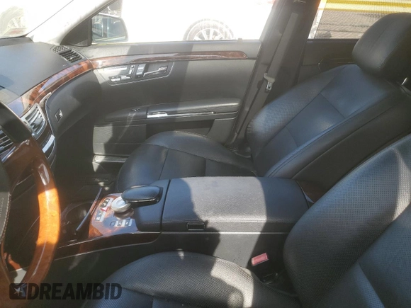 2012 Mercedes-Benz S 550 z VIN WDDNG9EB4CA455048, wystawiony jako Copart lot #54227215 z przebiegiem Nie podano mil oraz Nie do naprawy • Non repairable. Historia ofert i sprzedaży dostępna na DreamBid. Obrazek 7.