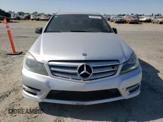 2013 Mercedes-Benz C 250 Sport с VIN WDDGF4HB1DR290685, выставлен на аукционе Copart как лот 62384345 с пробегом 124 584 миль миль и Списание • Salvage title. История ставок и продаж доступна на DreamBid. Изображение 5.