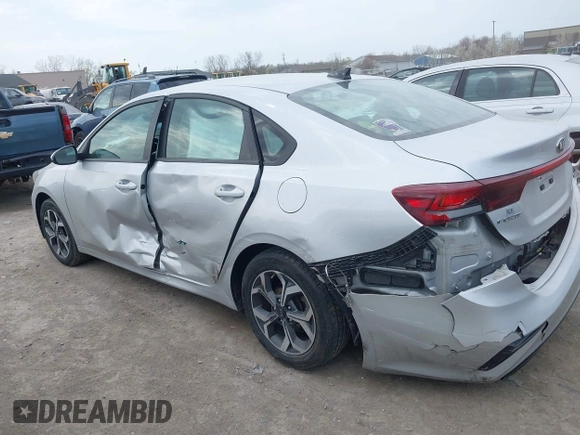 2019 Kia Forte LXS z VIN 3KPF24AD1KE006039, wystawiony jako IAAI lot #42076523 z przebiegiem 70 775 mil mil oraz . Historia ofert i sprzedaży dostępna na DreamBid. Obrazek 14.