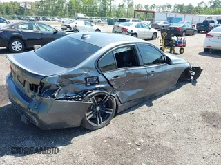 2018 BMW 3 Series 340i z VIN WBA8B3G57JNU36801, wystawiony jako IAAI lot #42524722 z przebiegiem 63 787 mil mil oraz . Historia ofert i sprzedaży dostępna na DreamBid. Obrazek 4.