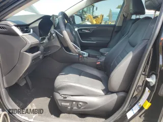2022 Toyota RAV4 XLE Premium z VIN 2T3A1RFV7NW296422, wystawiony jako Copart lot #56755025 z przebiegiem 44 934 mil mil oraz Szkoda całkowita • Salvage title. Historia ofert i sprzedaży dostępna na DreamBid. Obrazek 7.