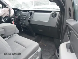 2013 Ford F-150 XL z VIN 1FTMF1CM1DKF27849, wystawiony jako IAAI lot #42308542 z przebiegiem 74 352 mil mil oraz . Historia ofert i sprzedaży dostępna na DreamBid. Obrazek 5.