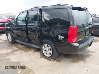 2014 GMC Yukon SLT with VIN 1GKS1CE07ER229525, listed as a IAAI auction lot 40260080 with 180,043 mi miles. Bid and sale history available at carsss.com. Image 3.