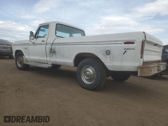 1975 Ford F-250 z VIN F25MRX29466, wystawiony jako Copart lot #50986975 z przebiegiem 92 878 mil mil oraz Nie do naprawy • Non repairable. Historia ofert i sprzedaży dostępna na DreamBid. Obrazek 2.