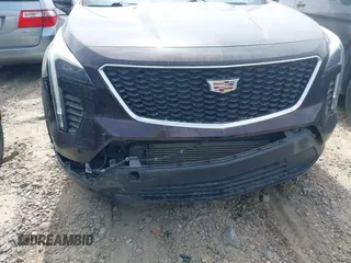2020 Cadillac XT4 FWD Sport z VIN 1GYFZER40LF144503, wystawiony jako IAAI lot #41265649 z przebiegiem 79 120 mil mil oraz . Historia ofert i sprzedaży dostępna na DreamBid. Obrazek 6.