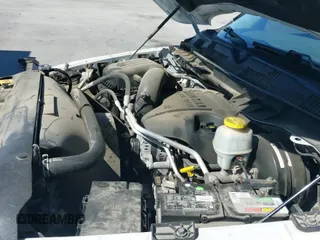 2018 Ram 1500 Express z VIN 3C6RR7KT2JG207894, wystawiony jako IAAI lot #41739136 z przebiegiem 105 280 mil mil oraz . Historia ofert i sprzedaży dostępna na DreamBid. Obrazek 19.