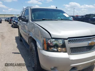 2007 Chevrolet Tahoe LT z VIN 1GNFK13017R376144, wystawiony jako IAAI lot #42227139 z przebiegiem 318 146 mil mil oraz . Historia ofert i sprzedaży dostępna na DreamBid. Obrazek 1.